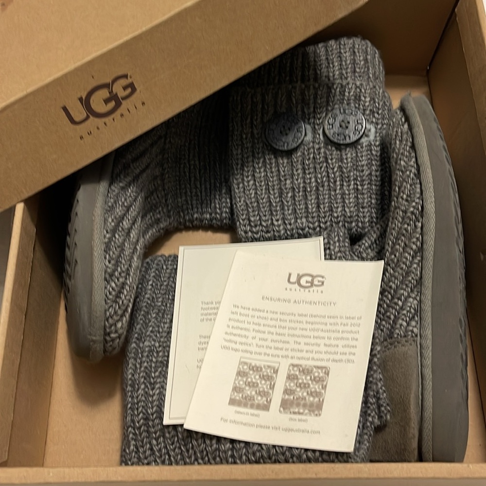 UGG Classic Cardy Sweater Knit Women’s Tall Foldover Button Boots W6/7 UGG GRY
